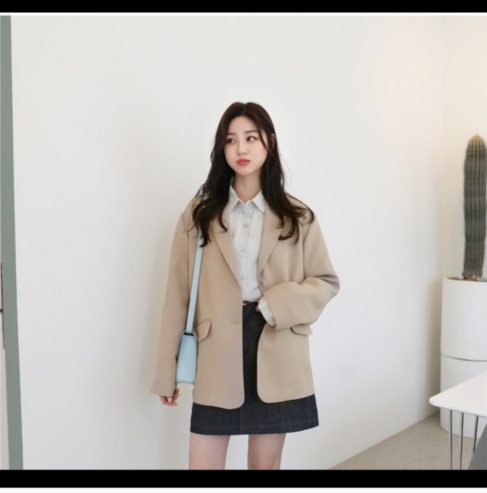 Oversized light beige blazer